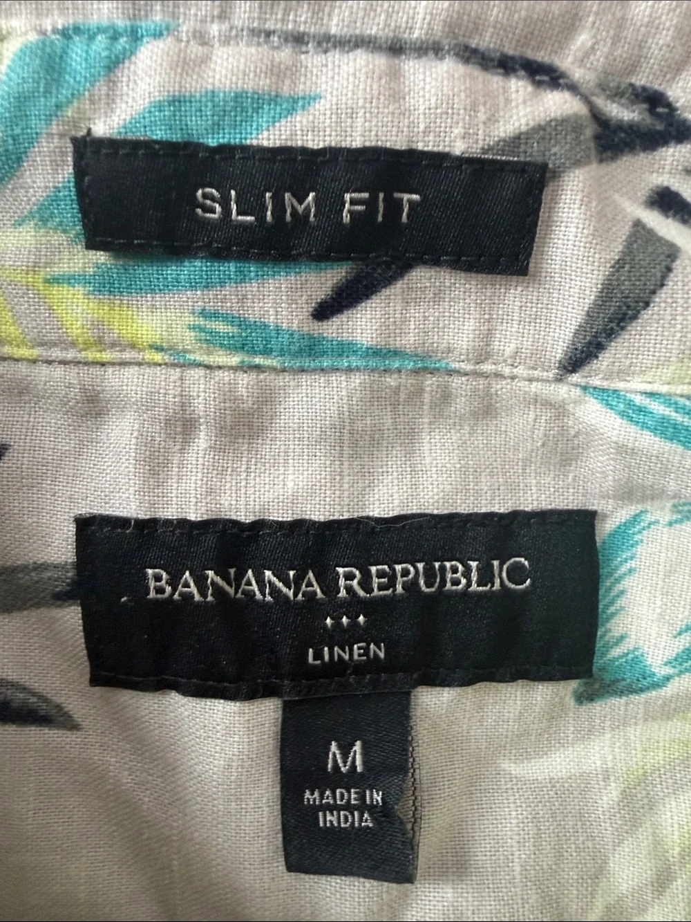 Banana Republic slim fit linen blend button down tropical shirt size medium.